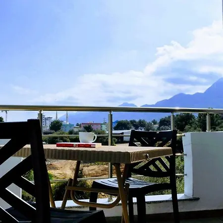 Апартаменты Modern 2 Bedroom Flat With Rooftop Pool And Walking Distance To Tourist Port *