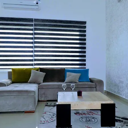 Modern 2 Bedroom Flat With Rooftop Pool And Walking Distance To Tourist Port Appartement *