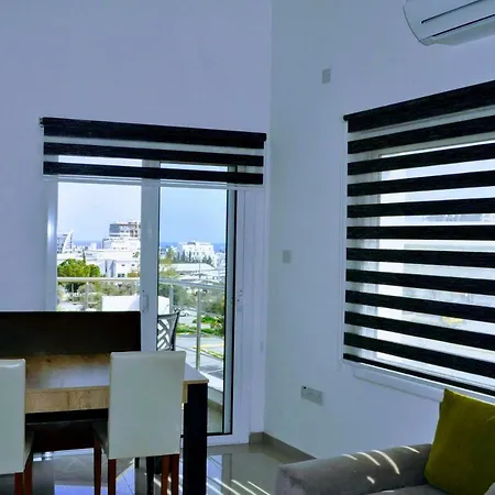 Appartement Modern 2 Bedroom Flat With Rooftop Pool And Walking Distance To Tourist Port Girne