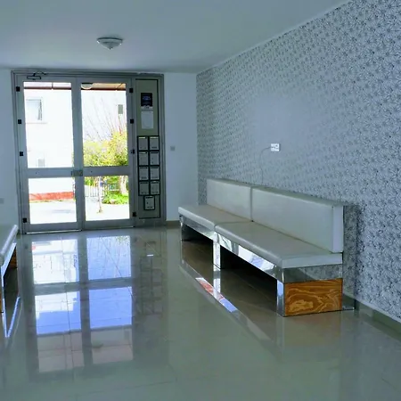 Modern 2 Bedroom Flat With Rooftop Pool And Walking Distance To Tourist Port Appartement *