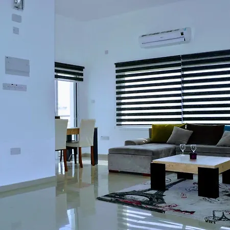 Modern 2 Bedroom Flat With Rooftop Pool And Walking Distance To Tourist Port Appartement Girne